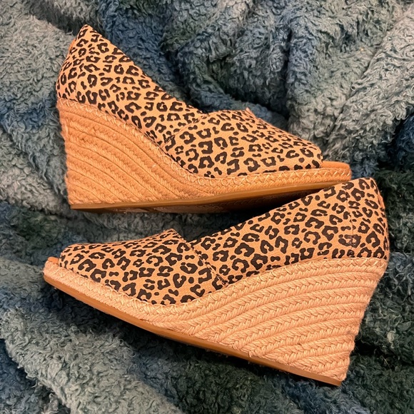 TOMS Michelle Wedge Heel, Mini Leopard, Size 10 - Picture 6 of 8